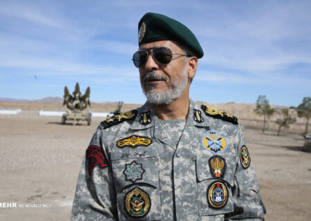 دریادار سیاری: اقتدار نیروهای مسلح باید با تمام توان حفظ شود