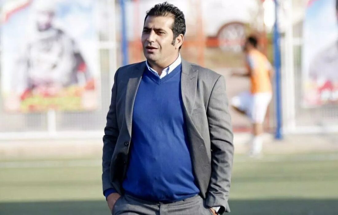 خبرورزشی‌گردی| به خاطر ماجراهای بازی با پرسپولیس حبس شدیم/ مدیرعامل‌شان گفت اگر استقلال بازی را برد، توپ فوتبال را قورت می‌دهد!