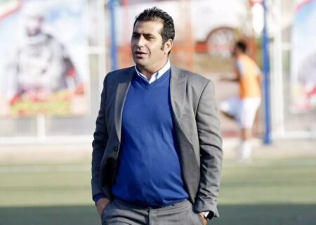 خبرورزشی‌گردی| به خاطر ماجراهای بازی با پرسپولیس حبس شدیم/ مدیرعامل‌شان گفت اگر استقلال بازی را برد، توپ فوتبال را قورت می‌دهد!