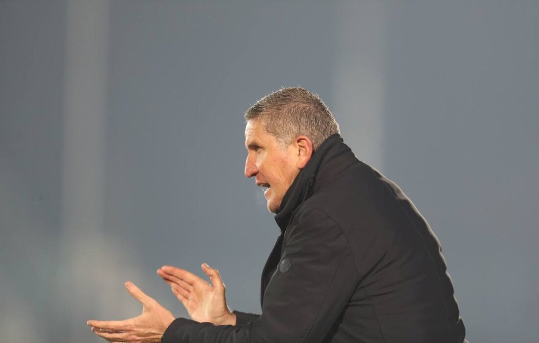 سرمربی سابق پرسپولیس رسماً به تیم جدید پیوست +عکس