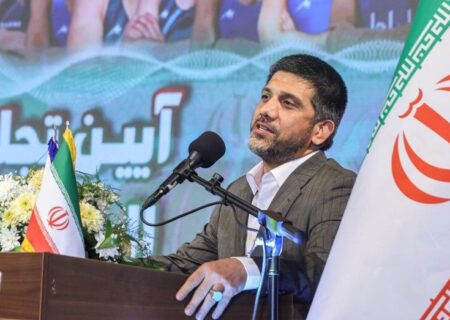 علیرضا دبیر: خداروشکر رئیس‌جمهور کت نمی‌پوشه؛ شوخی پزشکیان با رئیس فدراسیون کشتی