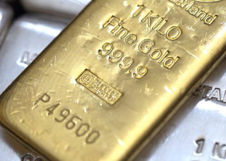 ضعف بازار کار آمریکا طلا را به نزدیکی رکورد هفته گذشته رساند