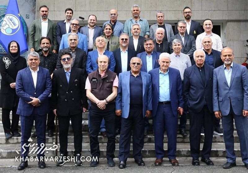 استقلال متوقف شد، استقلالیها کیک خوردند!