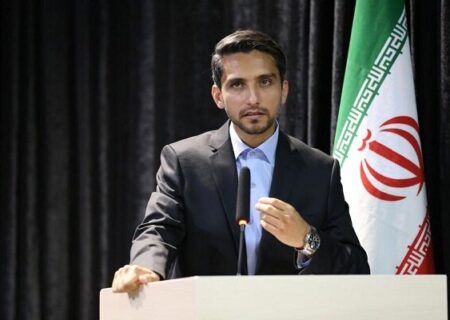 تراکم جمعیت در کلاس‌های درس بندرعباس بسیار بالا است