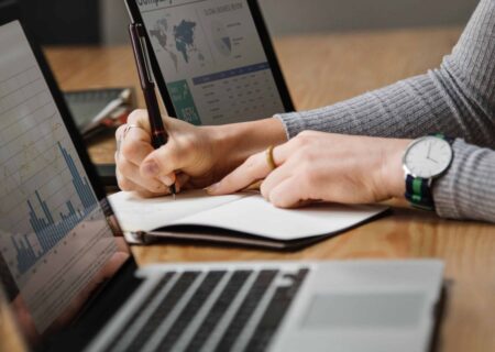 بورس بهتر است یا خرید ملک؟ مقایسه کامل