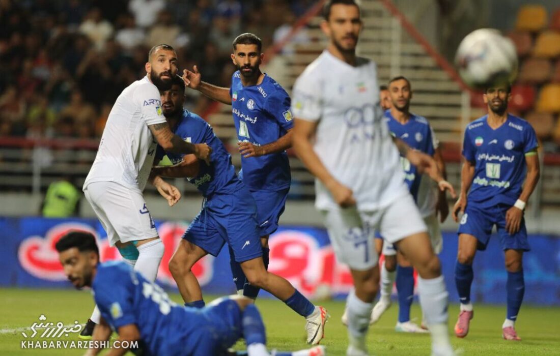 با این وضعیت باید بعد از هر فیفادی منتظر باخت استقلال باشیم/ آقای جلالی! مگر روبرتو کارلوسی که شورتت را می‌کشی بالا؟ +عکس