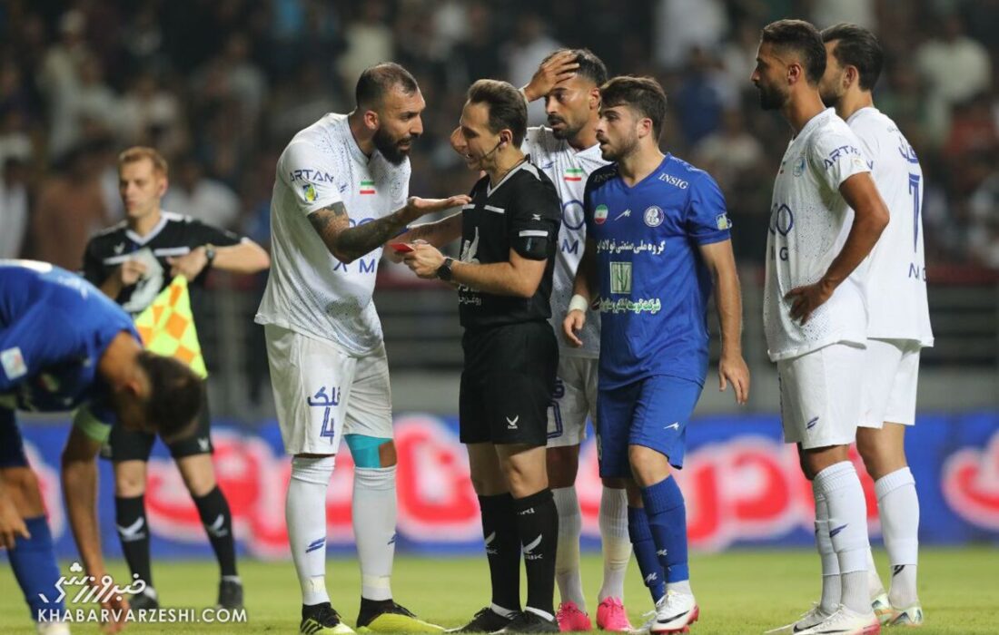 استقلالیها رسماً یک پنالتی از بازی اهواز طلبکار شدند/ حمله جدید و شدیدتر به کمیته داوران