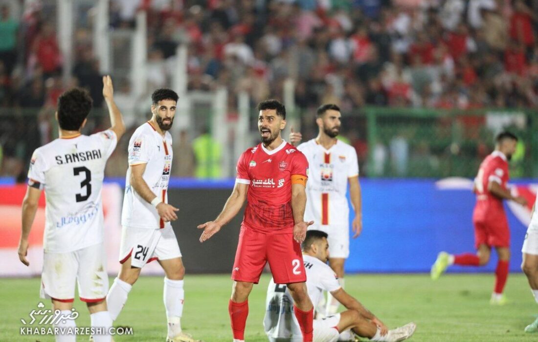 ویدیو| مسئول دولتی هیچ ایراد ورزشگاه تختی را گردن نگرفت/ عادل: یعنی عالیشاه فرق شیر آب گرم و سرد را بلد نیست؟!