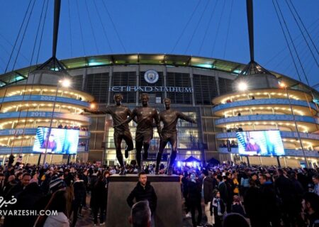 کارمند آبی‌ها روز دربی پیراهن قرمز پوشید و اخراج شد! +عکس