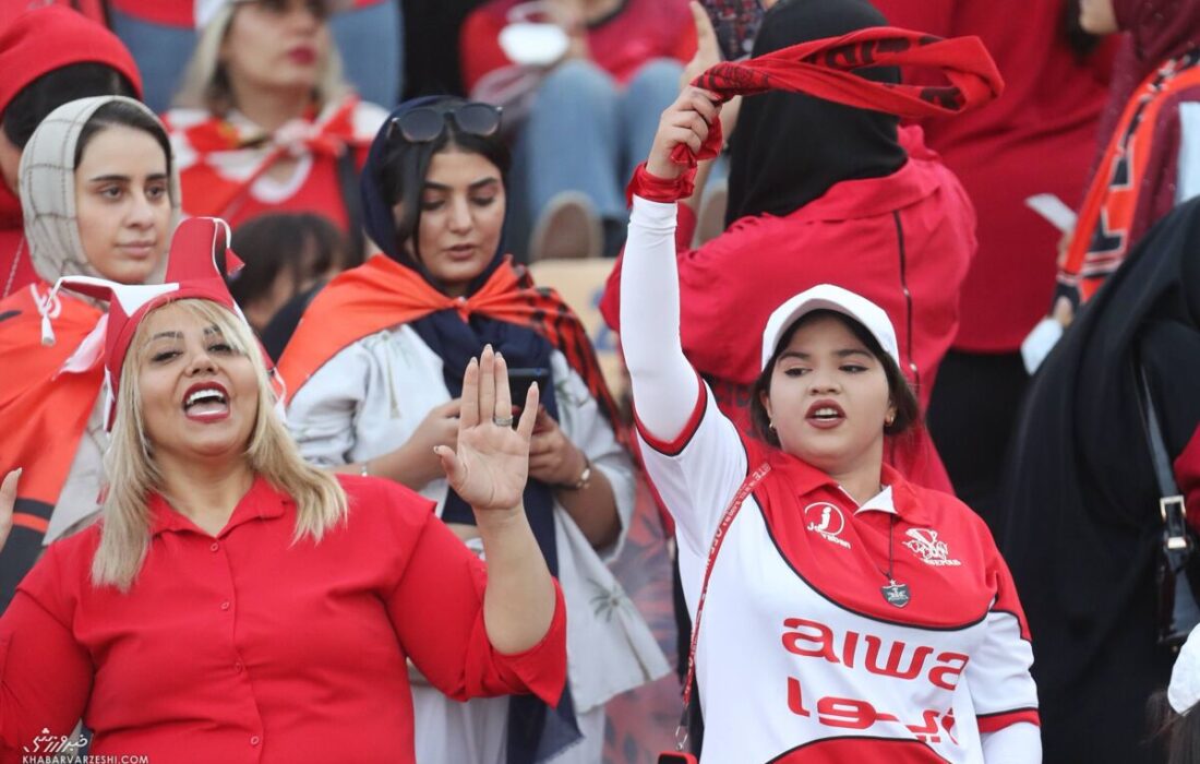 ویدیو| شعار هواداران پرسپولیس علیه هاشمیان و درویش