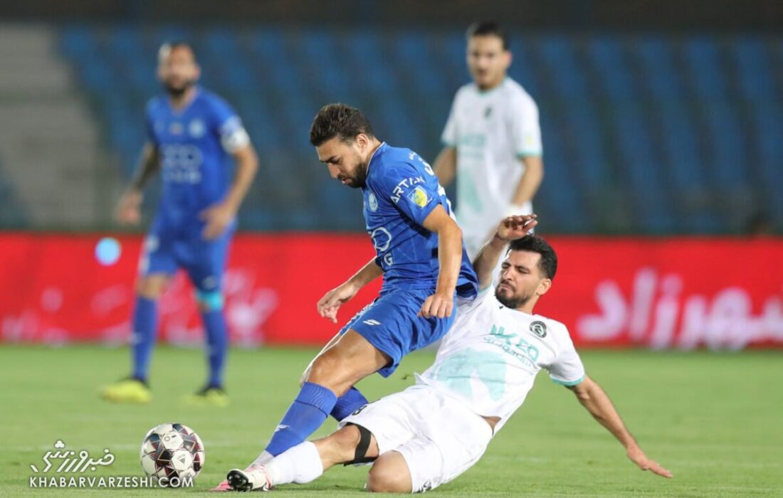 ویدیو| صحنه خطرناک در بازی استقلال – پیکان/ کارت قرمز فوری و اخراج!