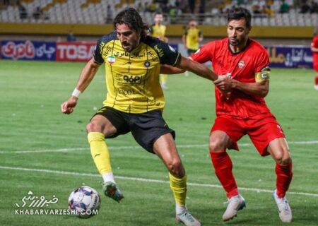 ویدیو| اتهام سنگین گزارشگر اصفهانی به بازیکنان سپاهان/ روی گل دوم تراکتور کم کاری کردند!