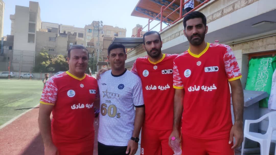 ستارگان استقلال و پرسپولیس برای ۱۱۰۰ کودک لوازم التحریر خریدند