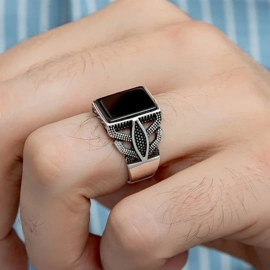 💎 راهنمای جامع خرید انگشتر مردانه: از انتخاب جنس تا استایل