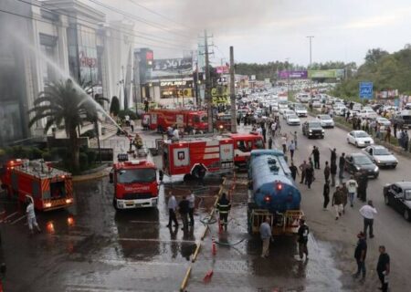 فیلم/ آخرین وضعیت مهار آتش‌سوزی مهیب در یک مجتمع تجاری در چالوس