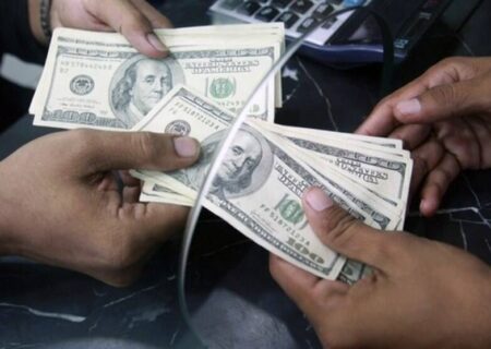 دلار زیر تیغ مکانیسم ماشه؛ موج‌سواری شایعه‌سازان بر ترس مردم