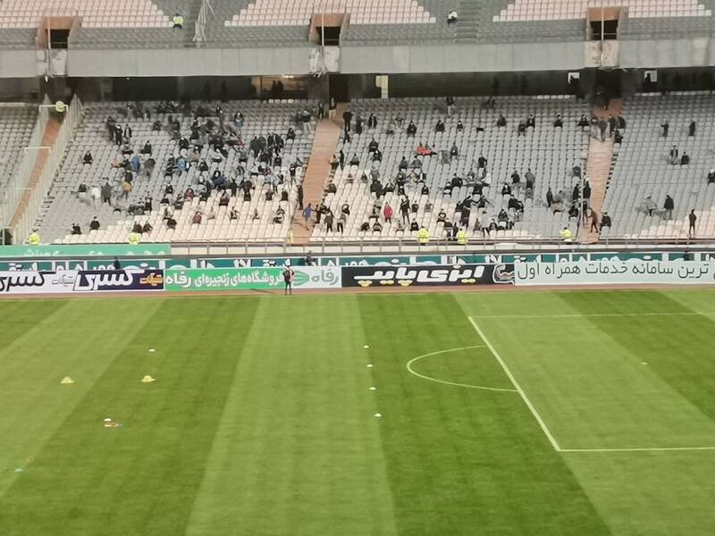 صندلیهای خالی ورزشگاه به خاطر قهر هواداران با استقلال +فیلم