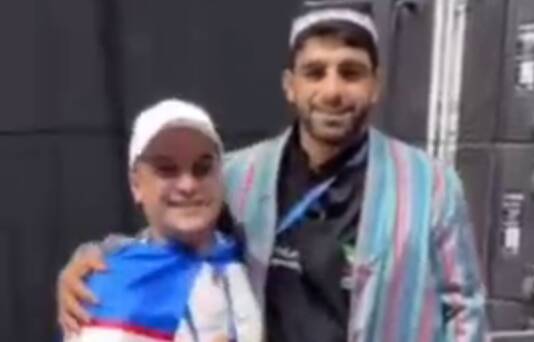 فیلم/ هدیه شهروند ازبکستانی به هادی ساروی