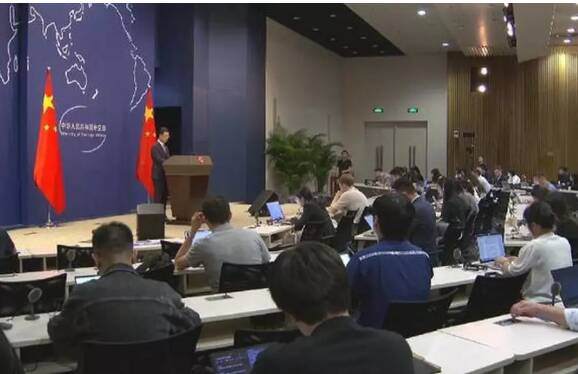 مسئله هستهای ایران با تهدید و تحریم حل نمیشود