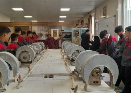 هنرستانی متفاوت در دماوند؛ جایی که دانش‌آموزان حقوق می‌گیرند!