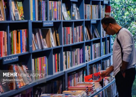 ترویج کتابخوانی سدی محکم در مقابل تهاجم فرهنگی دشمن