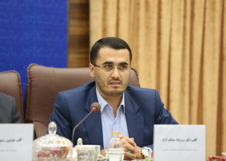 شهریار با اشعارش، هویت فرهنگی ایران را زنده نگه داشته است