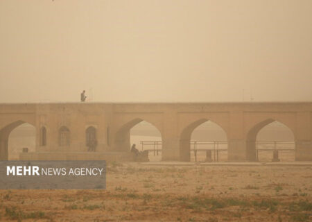 هوای اصفهان تا پایان هفته غبارآلود می‌ماند