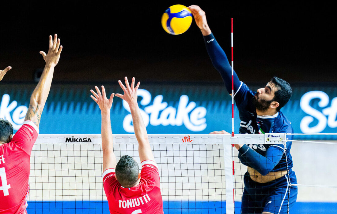 اسفندیار: بازیکنان همیشه برای سربلندی ایران تلاش میکنند