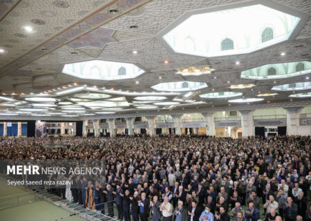 اگر مأموم به رکعت اوّل نماز جمعه نرسد، تکلیف چیست؟