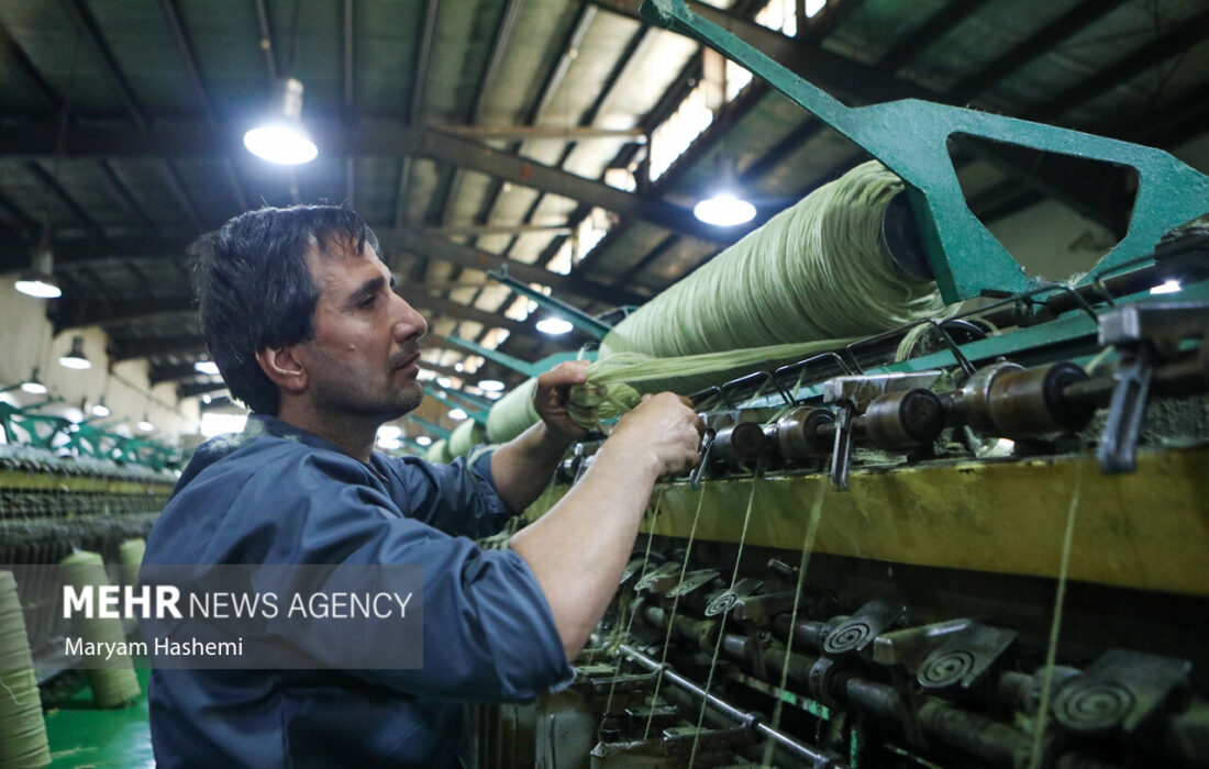 نمای صنعت در مرداد ۱۴۰۴؛ سیگنال دوگانه رشد تولید و افت فروش
