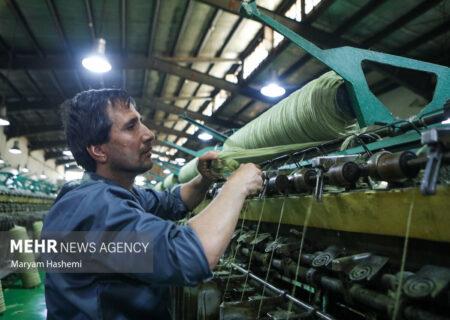 نمای صنعت در مرداد ۱۴۰۴؛ سیگنال دوگانه رشد تولید و افت فروش
