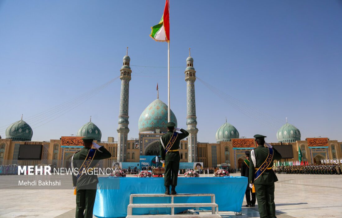 مسجد مقدس جمکران «خادم افتخاری» جذب می‌کند