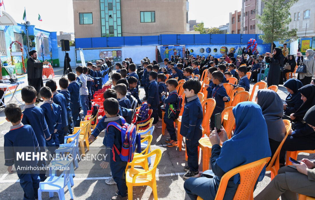 شکوفه‌های مهر در بیرجند؛ آغاز خاطره‌انگیز کلاس‌اولی‌ها