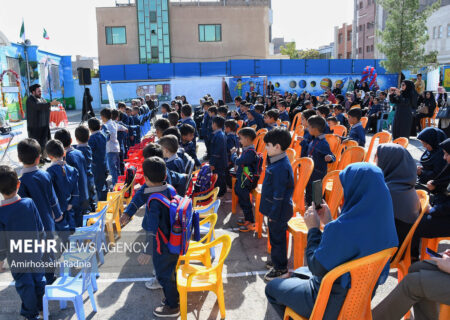 شکوفه‌های مهر در بیرجند؛ آغاز خاطره‌انگیز کلاس‌اولی‌ها