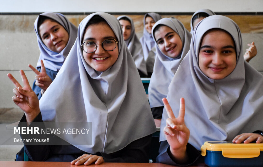 زنگ مهر در قم نواخته شد؛ آغاز سال تحصیلی ۳۱۵ هزار دانشآموز قمی