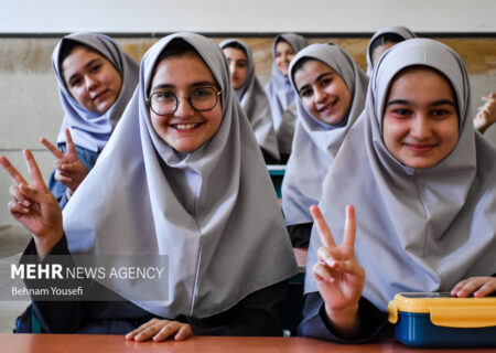 زنگ مهر در قم نواخته شد؛ آغاز سال تحصیلی ۳۱۵ هزار دانش‌آموز قمی