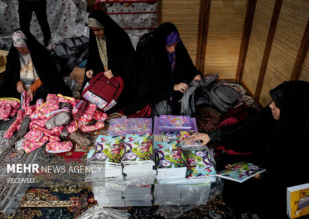 توزیع ۱۰هزار بسته نوشت افزار در بین دانش‌آموزان نیازمند آذربایجان غربی