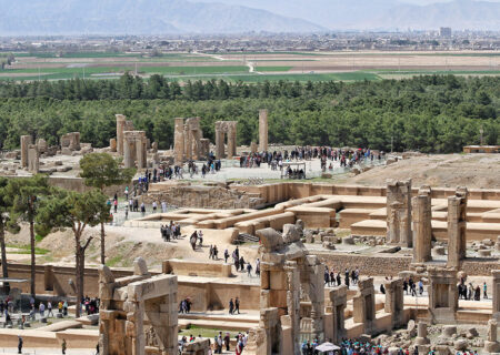 بررسی باستان شناسی محدوده نزدیک به تخت جمشید