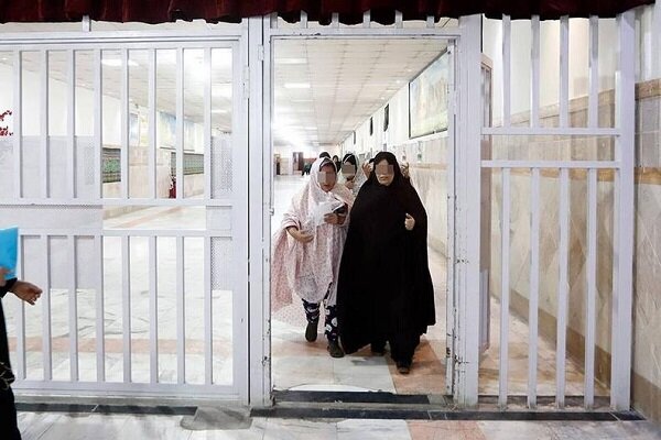 آزادی زن ۹۰ ساله از زندان بابل با حمایت مالی بازیگران سینما و تلویزیون