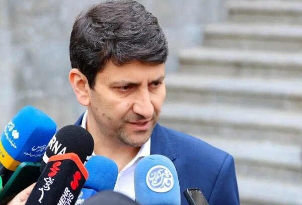 هاشمی: ادامه فعالیت اپراتورها با نرخ‌های فعلی امکان‌پذیر نیست