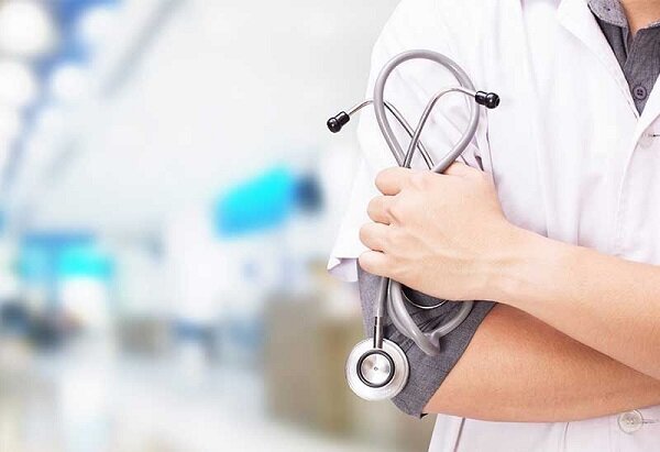 قطع رابطه مالی پزشک و بیمار؛ کلید جلوگیری از مهاجرت