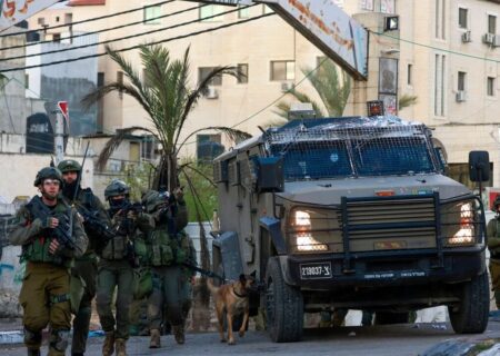 زخمی شدن ۲ نظامی صهیونیست با بمب «شجاع» گردان‌های قدس+ فیلم