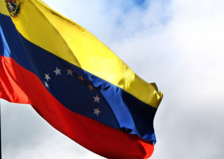 ونزوئلا: آمریکا از موشک و سلاح‌های هسته‌ای علیه ما استفاده کرده است