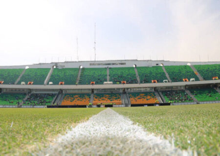 بازدید کمیسیون عمران مجلس و وزیر ورزش از ورزشگاه آزادی