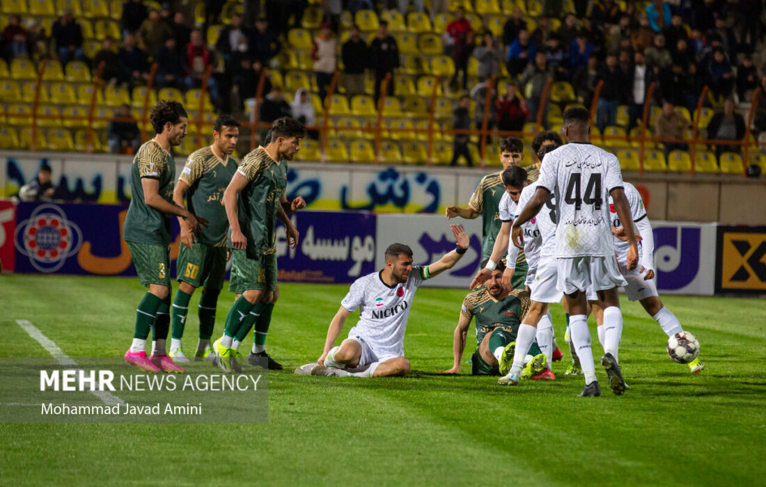 تقسیم امتیازها در کرمان؛ مس و شمس آذر به تساوی رسیدند