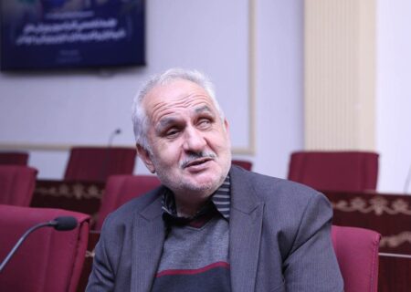 نابینایان با کمترین امکانات پرچم ایران را به اهتزاز درآورده‌اند