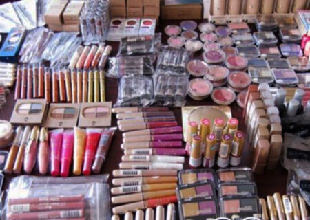 کشف ۱۷ هزار قلم کالای غیر مجاز بهداشتی در سمنان؛ انبار پلمب شد