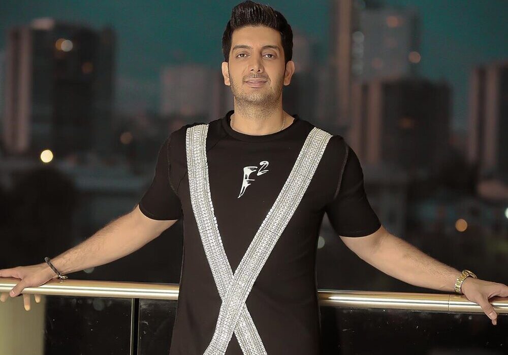 فرزاد فرزین: فکر میکردند ادای فریدون فروغی را درمیآورم/ الگوی کاریام مایکل جکسون است