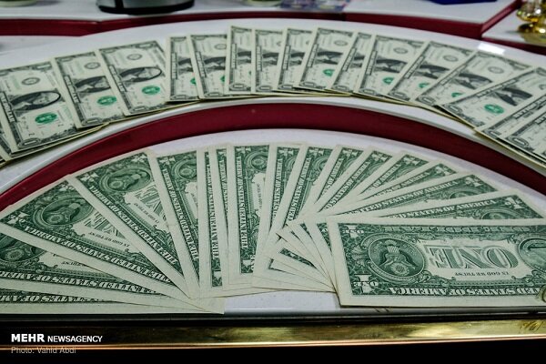 قیمت دلار و یورو ۲ مهر ۱۴۰۴؛ کنترل نرخ ارز رسمی کماکان ادامه دارد
