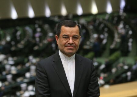 احمدی: قانون برنامه باید اجرا شود، نه اینکه خاک بخورد